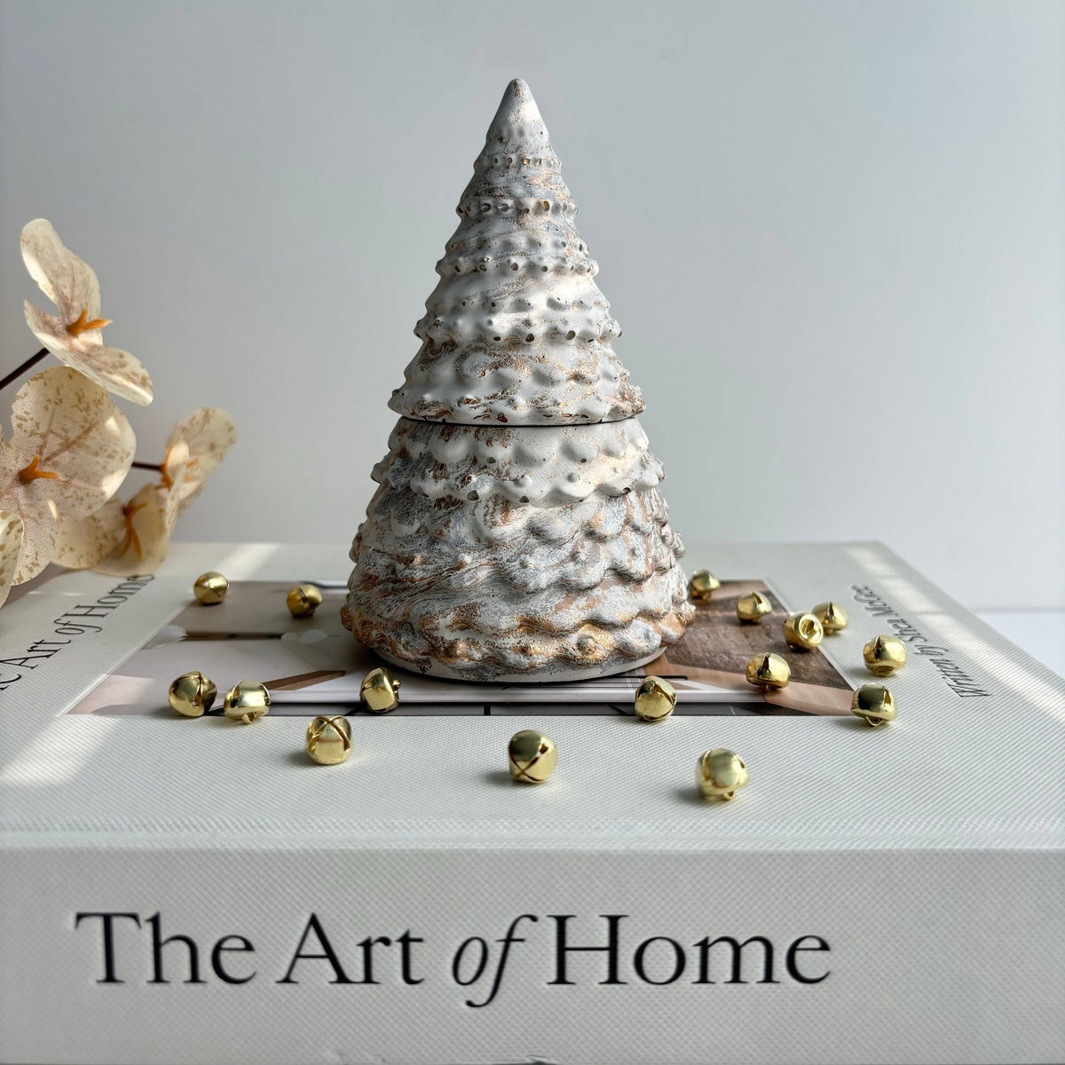 Christmas Tree Candle Pot | Holiday Candle: Off White - Silver & Gold / Oakmoss & Amber