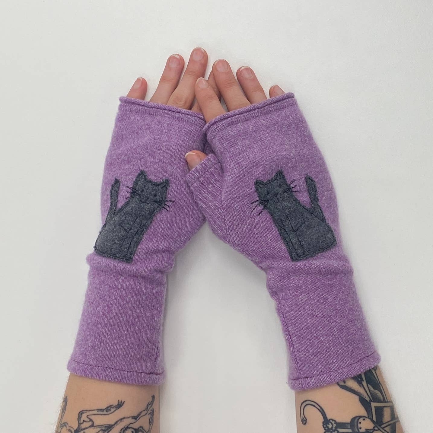 Fingerless Cashmere Gloves-Cat: Grey on Purple / One Size Fits Most