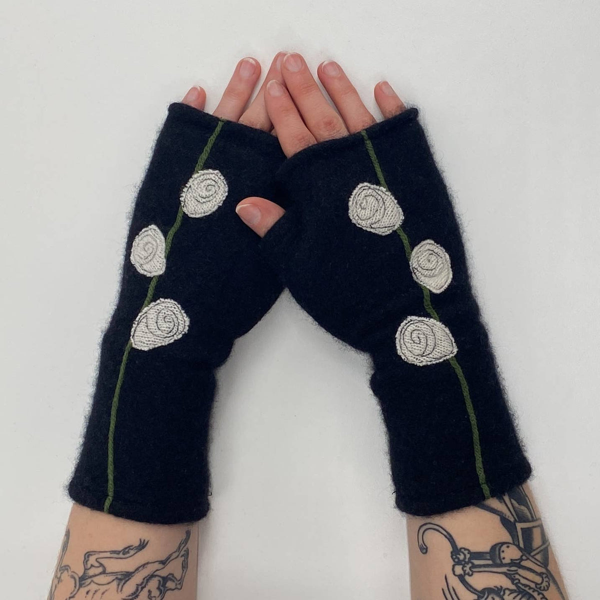 Fingerless Cashmere Gloves-Rosebud: Cream on Black / One Size Fits Most
