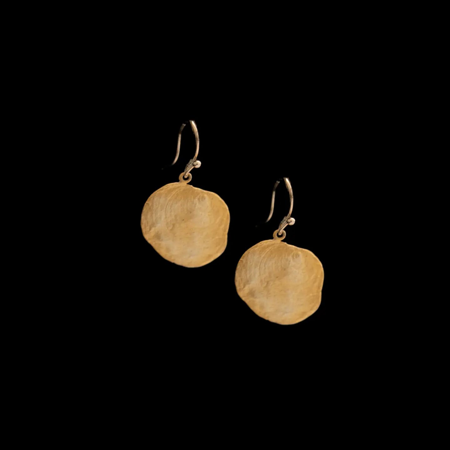 Petite La Mer Shell Earrings
