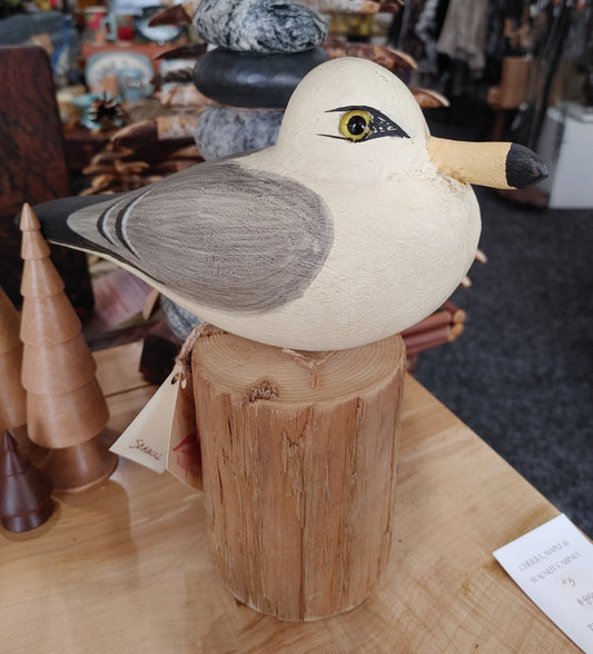 seagull-sitting-on-a-log-wood-decor