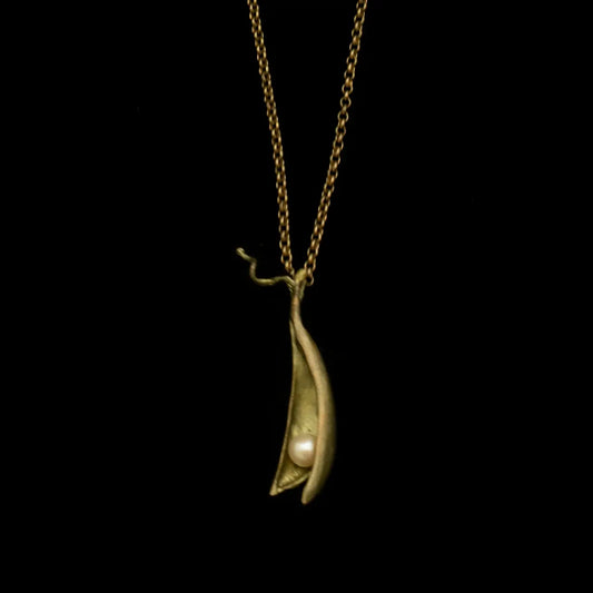 Single Pearl Pea Pod Necklace