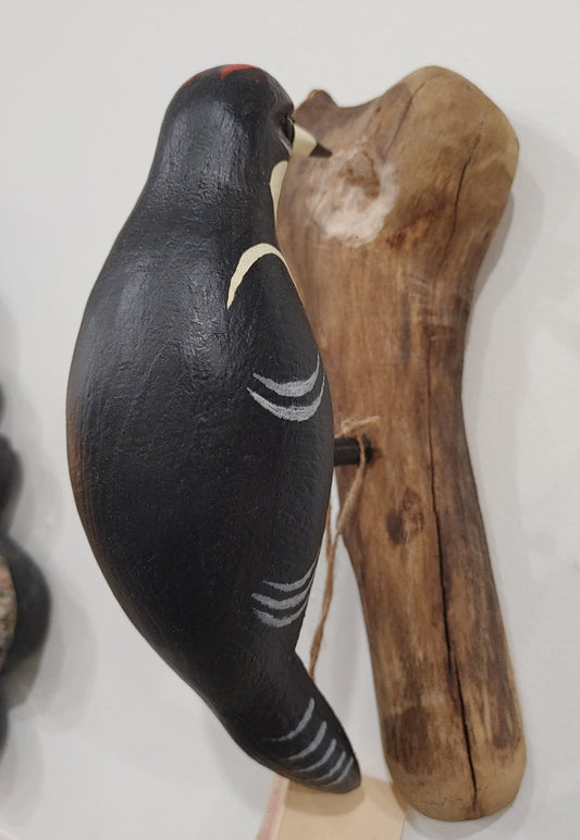 wood-carved-woodpecker-wall-hanging-decor