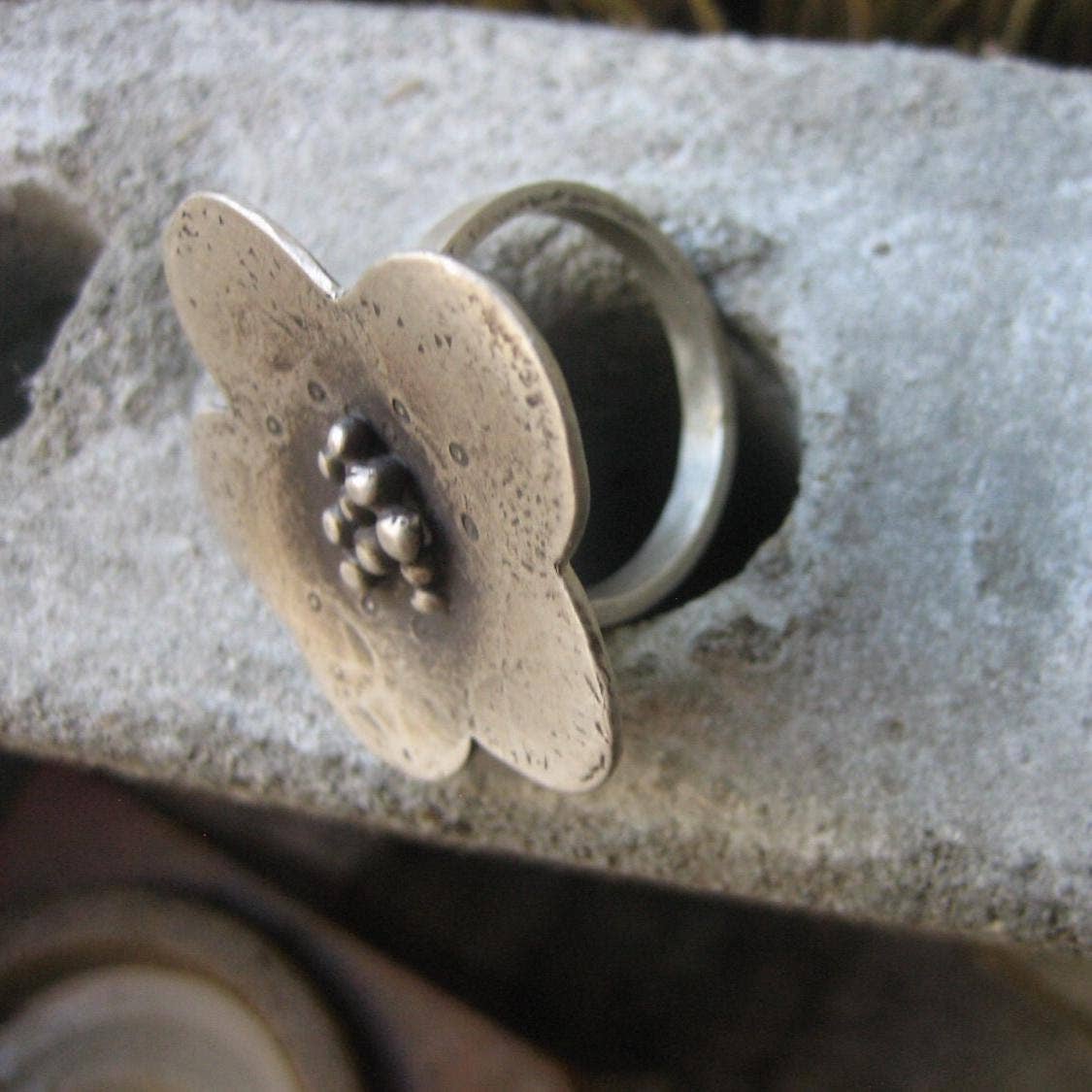 Bold Silver Flower Ring – Size 6