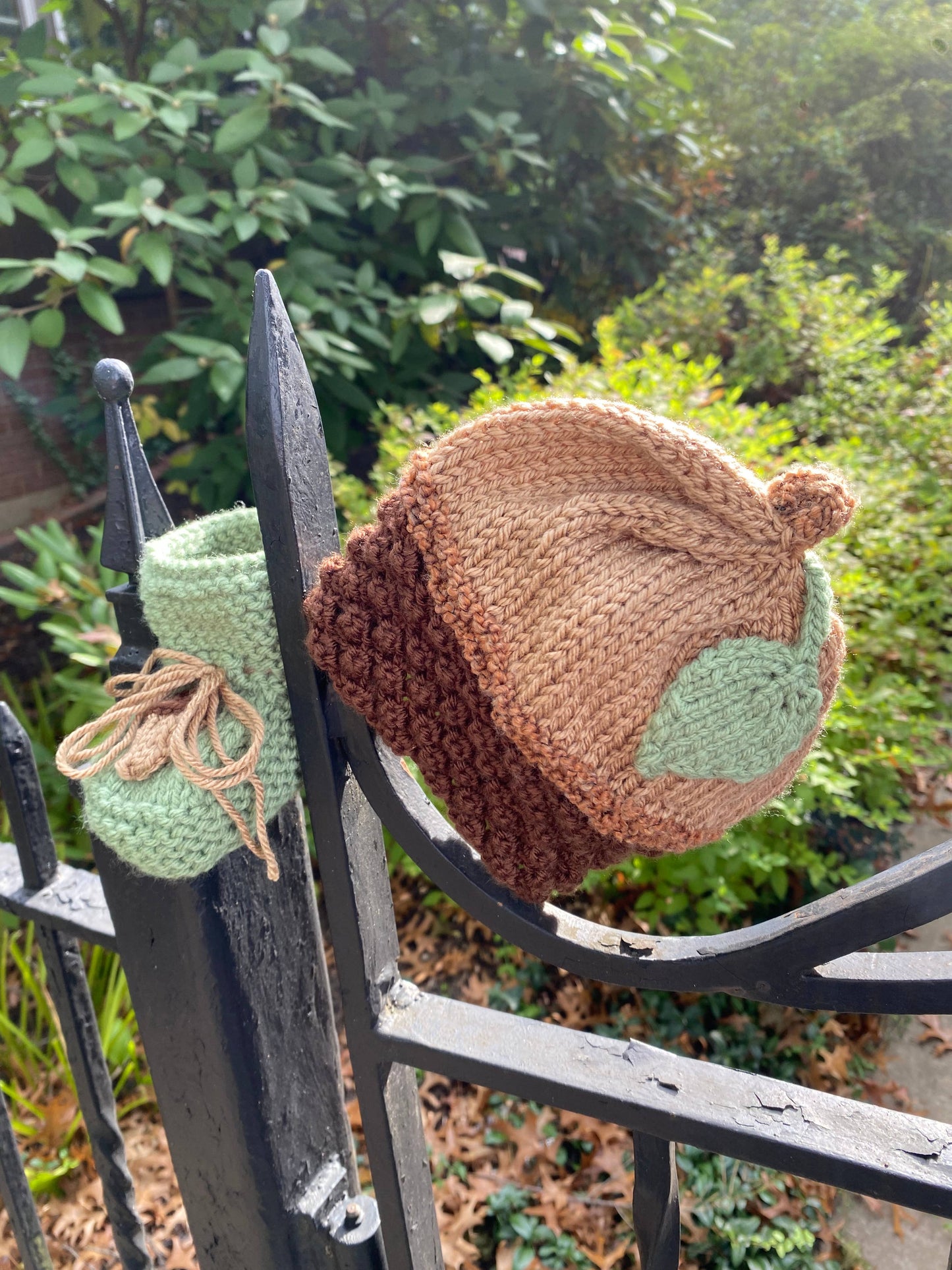 Acorn; hand knit baby hat and/or booties - baby toddler: Baby booties