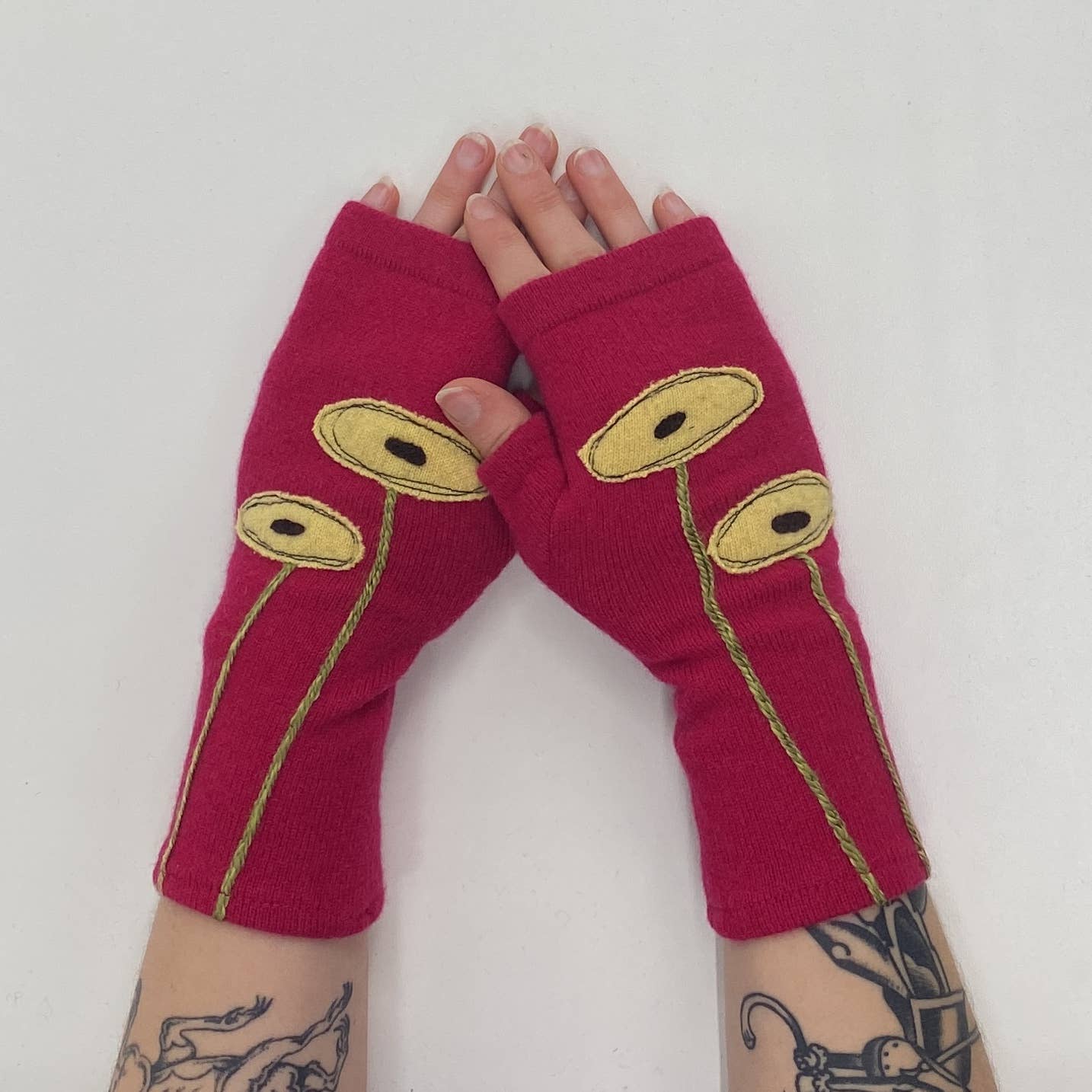 Fingerless Cashmere Gloves-Oval Poppy: Yellow on Fuchsia / One Size Fits Most