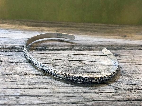 Sterling Silver Floral Thin Cuﬀ