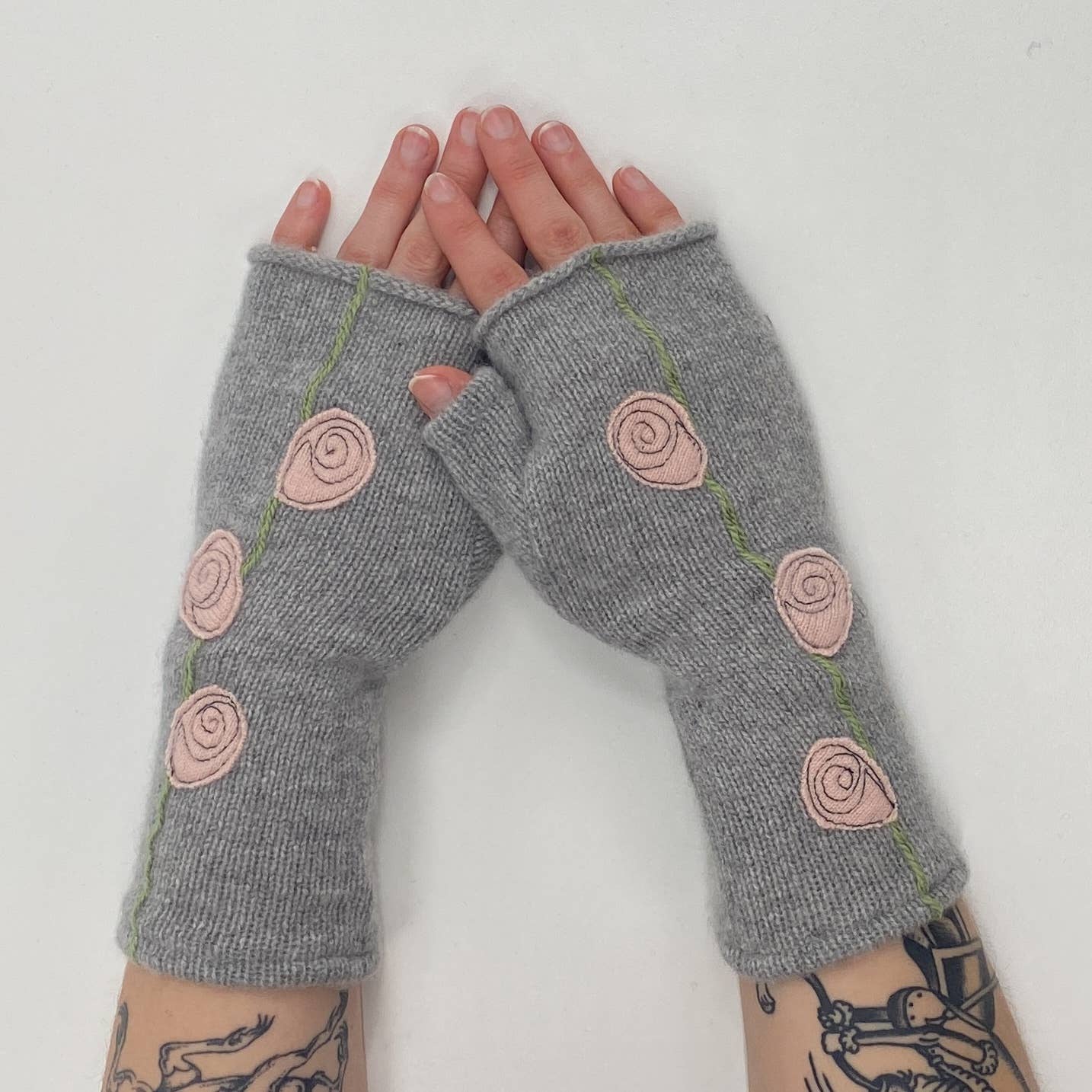 Fingerless Cashmere Gloves-Rosebud: Pink on Grey / One Size Fits Most