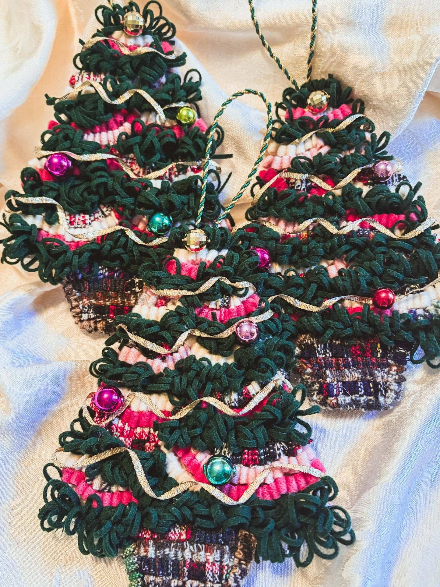 Holly Berry Cheery Tree - Hooked Rug Christmas Tree Decor