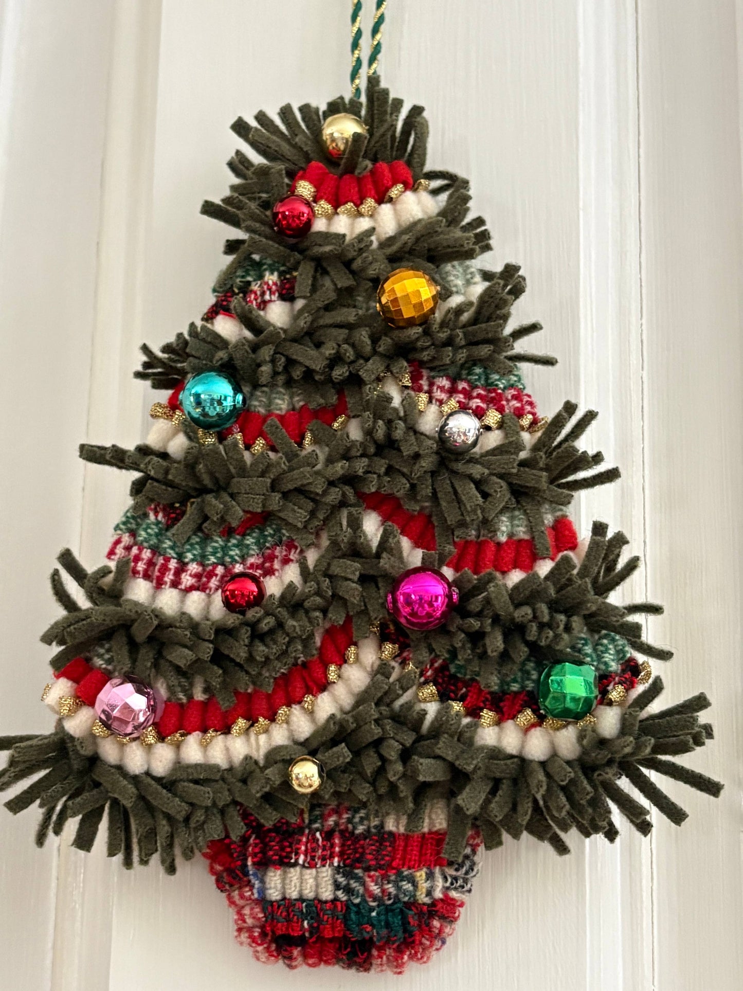 Merry Christmas Cheery Tree - Hooked Rug Decor