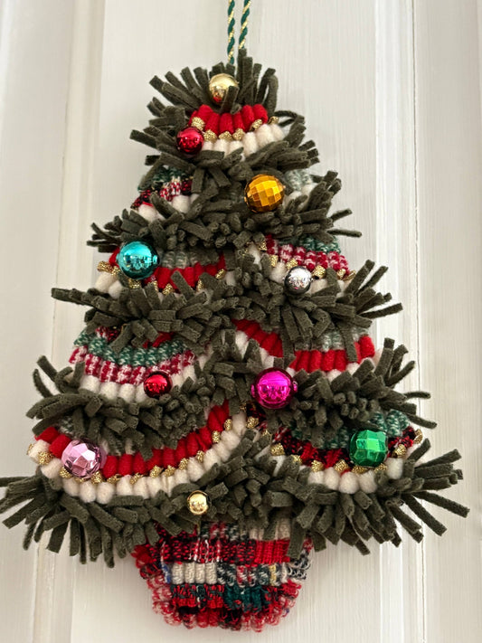 Merry Christmas Cheery Tree - Hooked Rug Decor