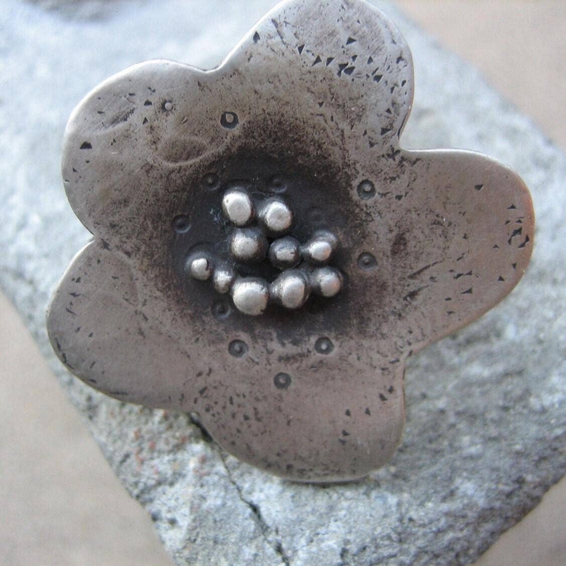 Bold Silver Flower Ring – Size 6