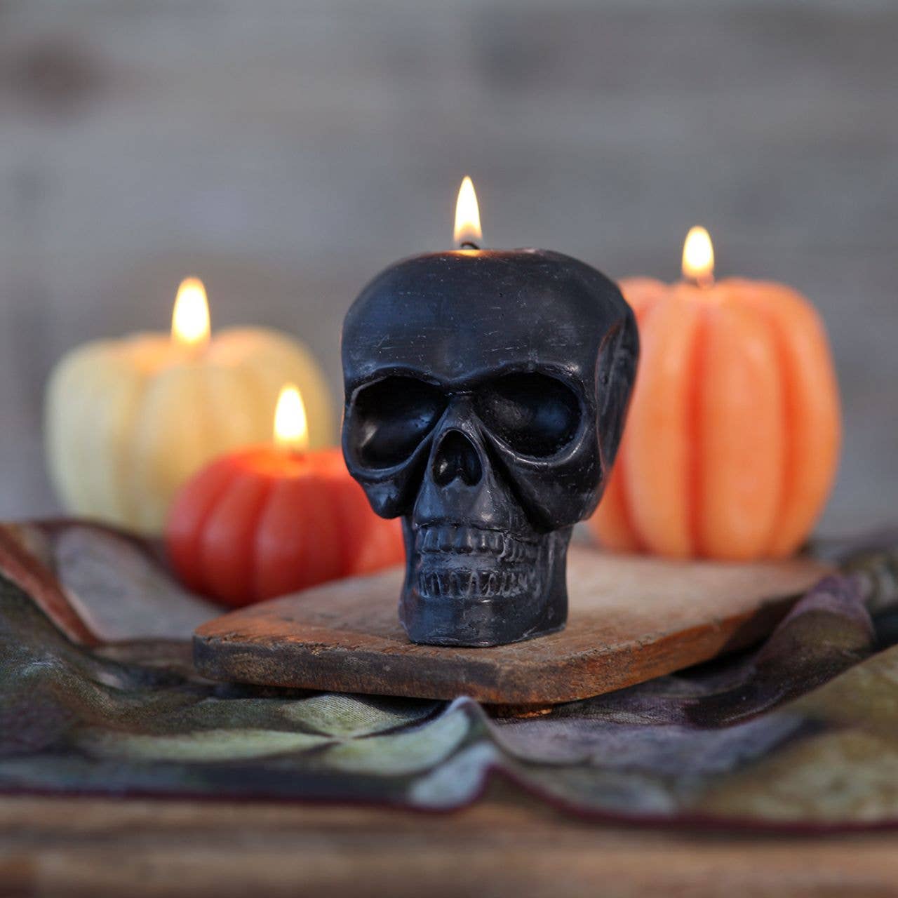 Sculpted Skull Candle – 100% Beeswax – Black