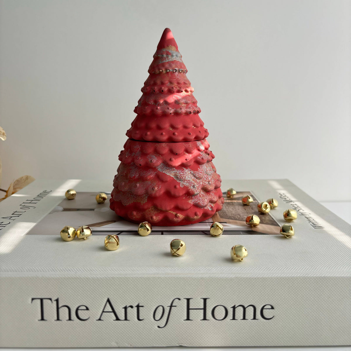 Christmas Tree Candle Pot | Holiday Candle: Red - Silver & Gold / Oakmoss & Amber