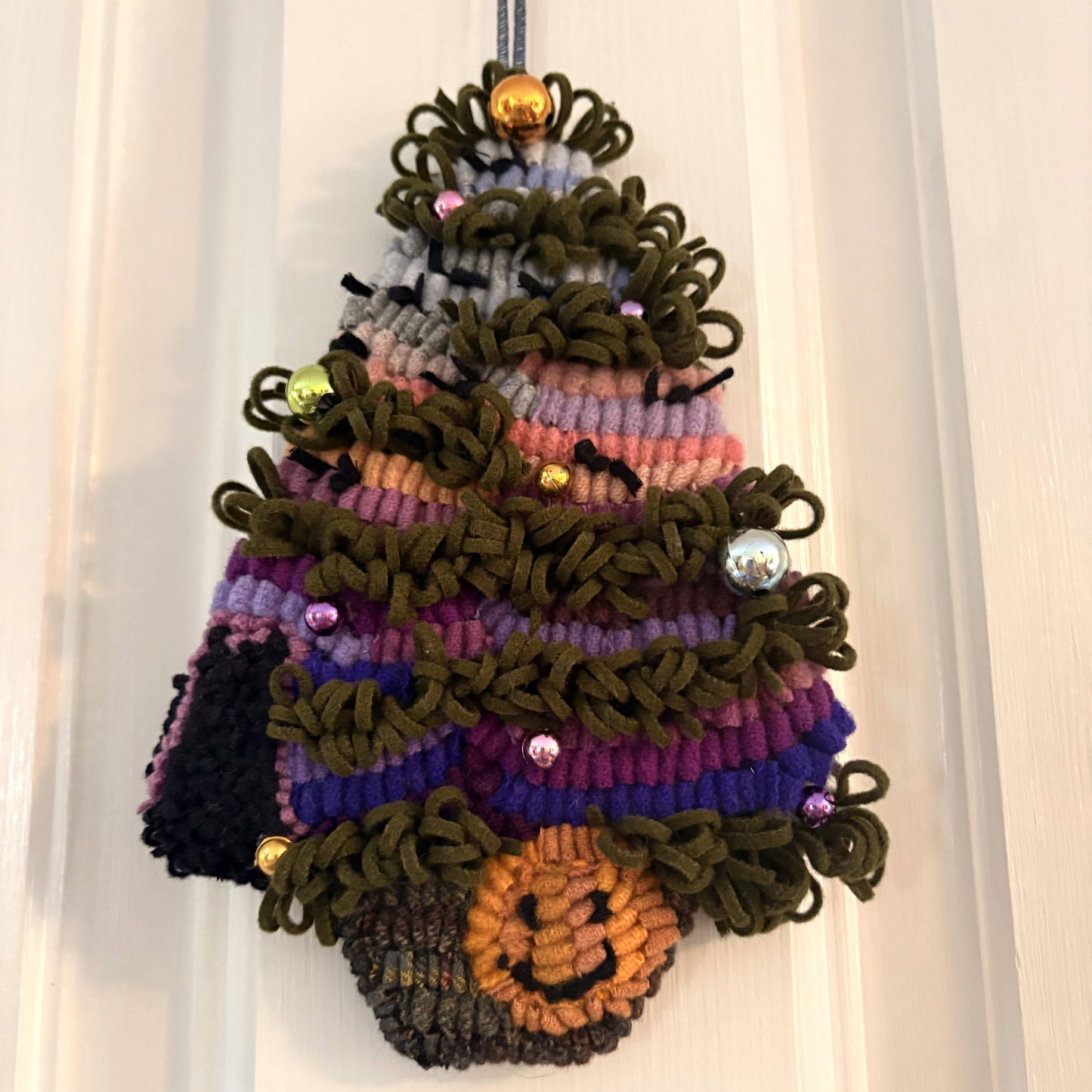 Happy Halloween Cheery Tree - Hooked Rug Christmas Decor