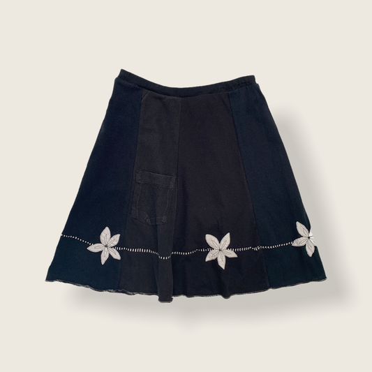 Classic Applique Skirt-White Daisy: Blacks