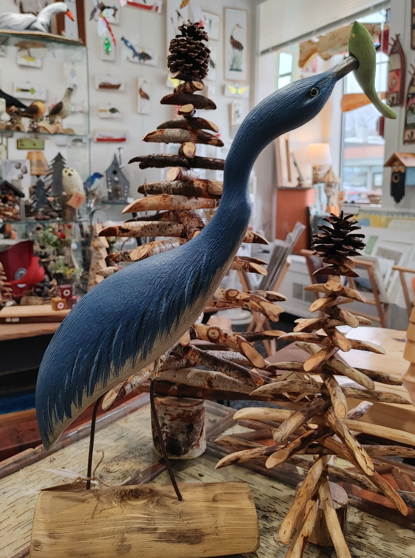 standing-heron-wood-painted-artwork-decoy