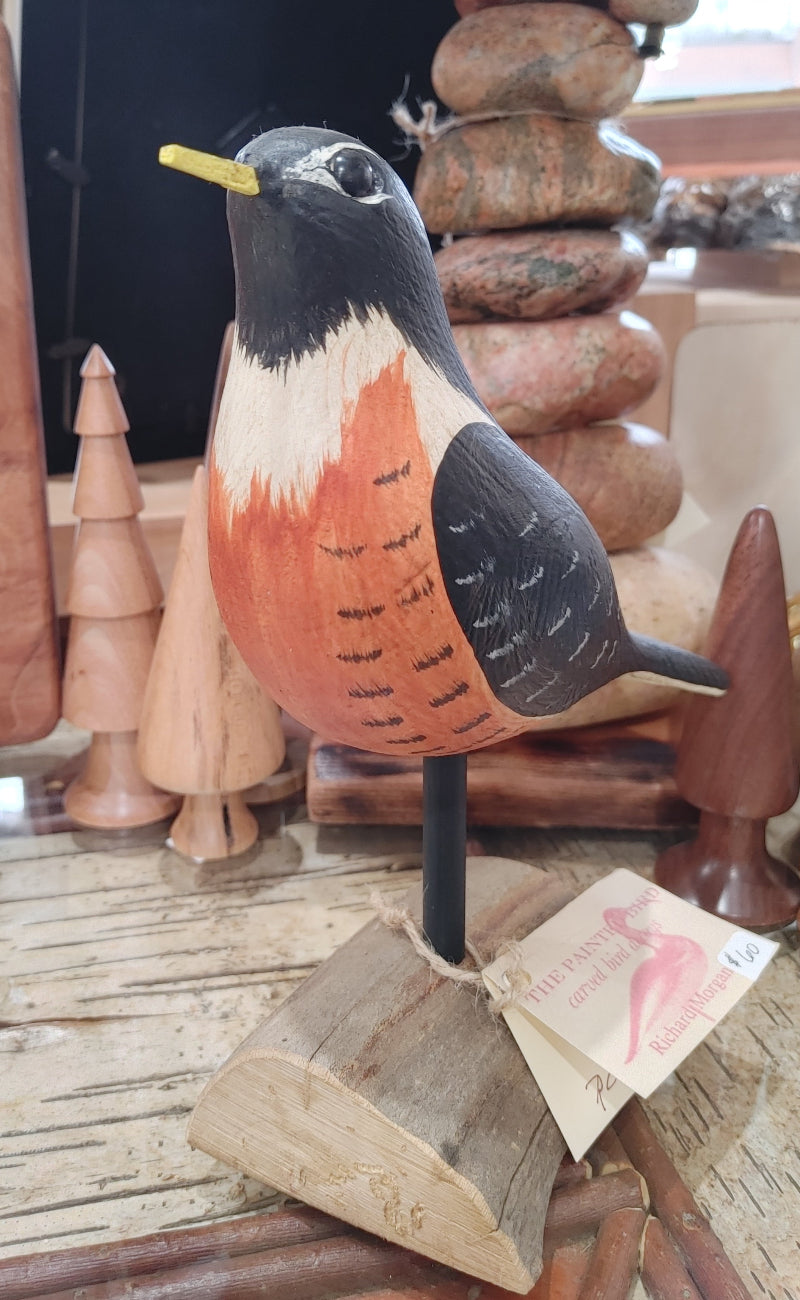 small-robin-carved-bird-sculpture-robin