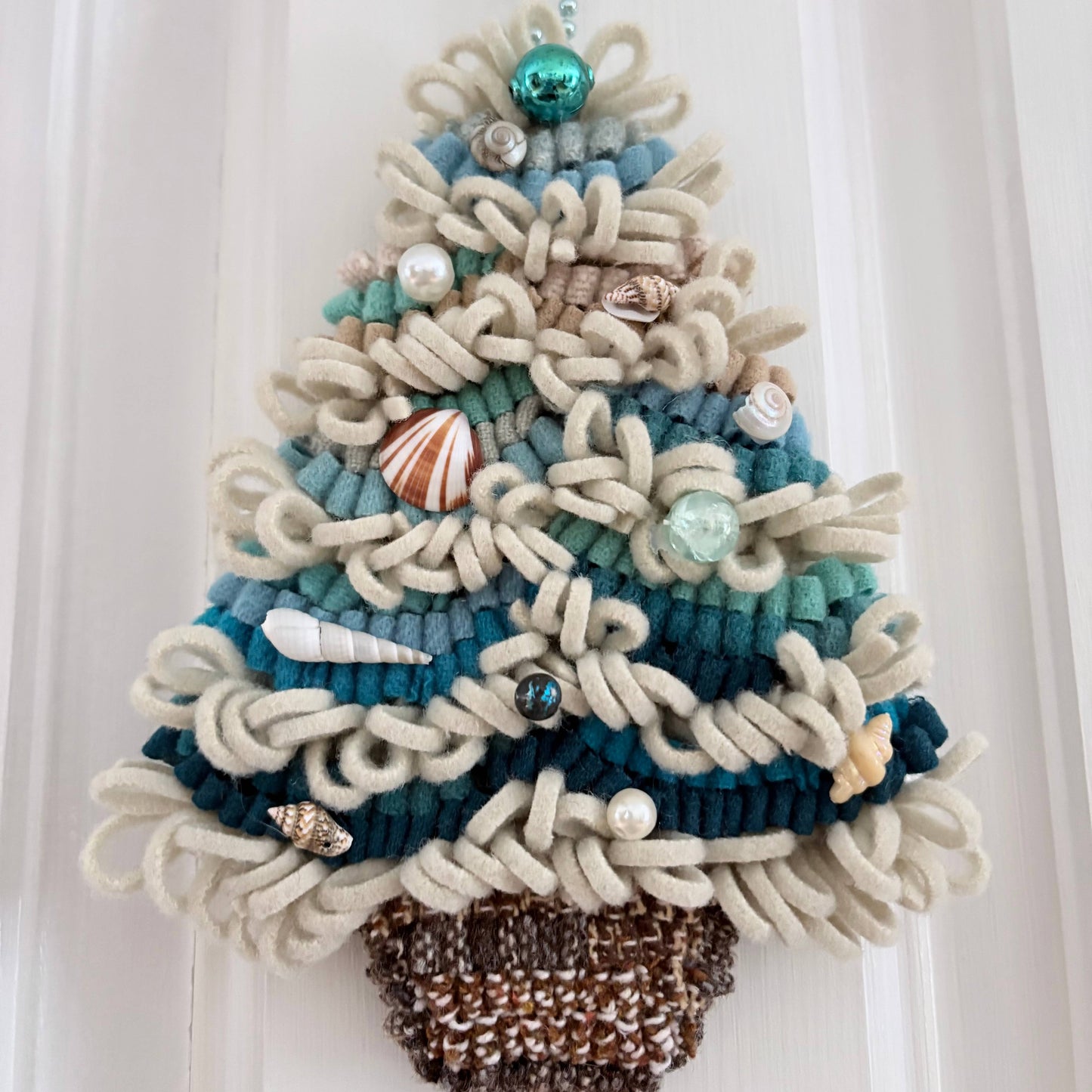 Shoreline Holiday Cheery Tree - Hooked Rug Decor