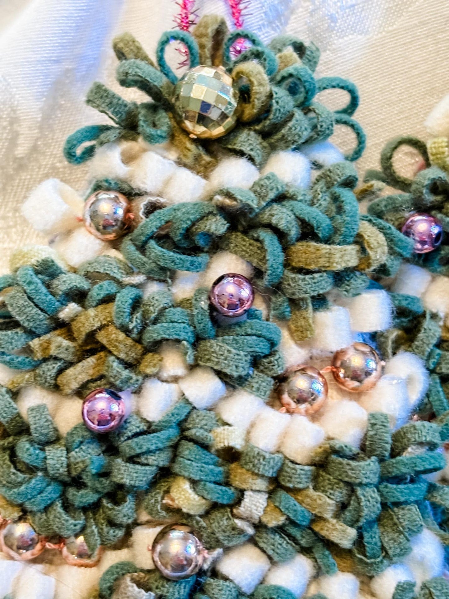 Winter Garden Cheery Tree - Hooked Rug Christmas Tree Decor