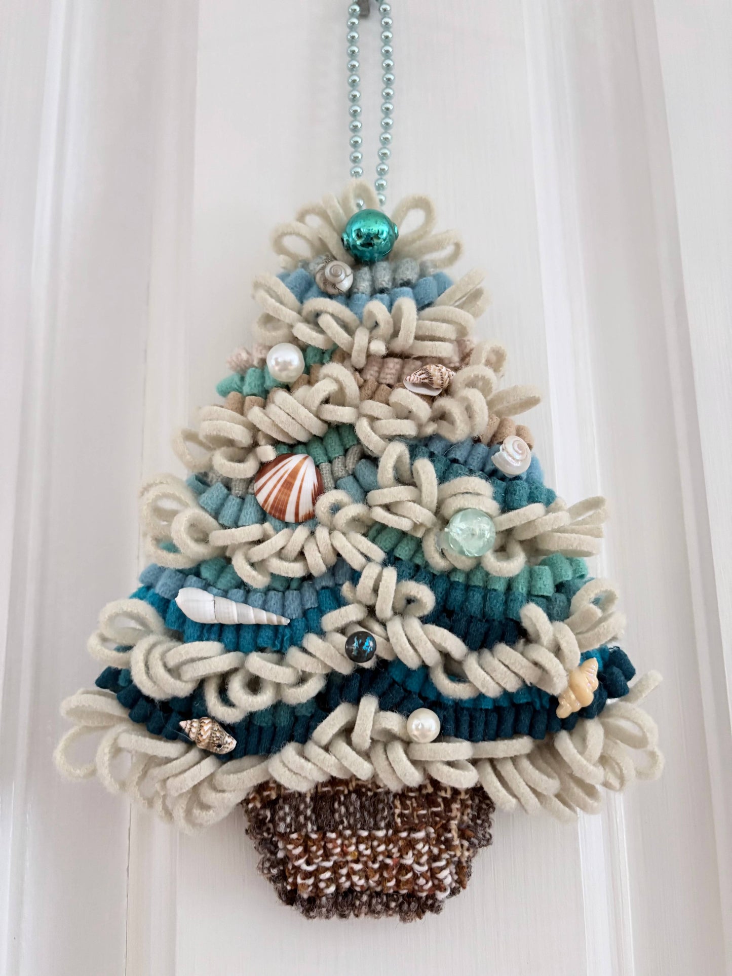 Shoreline Holiday Cheery Tree - Hooked Rug Decor