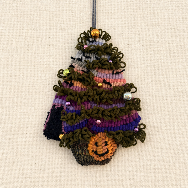 Happy Halloween Cheery Tree - Hooked Rug Christmas Decor
