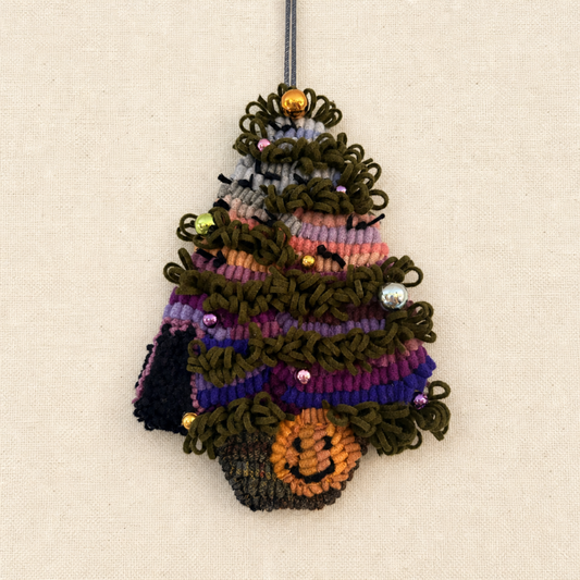 Happy Halloween Cheery Tree - Hooked Rug Christmas Decor