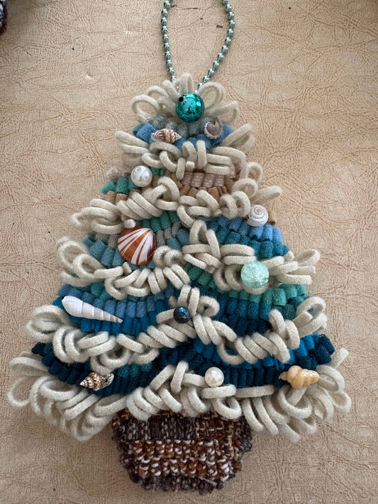 Shoreline Holiday Cheery Tree - Hooked Rug Decor
