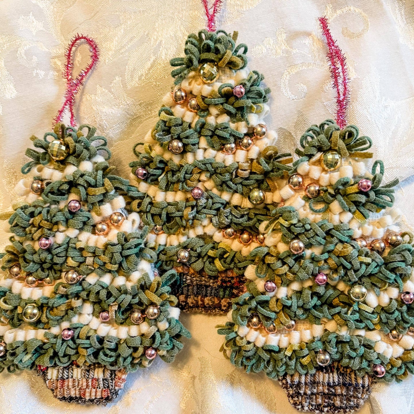 Winter Garden Cheery Tree - Hooked Rug Christmas Tree Decor