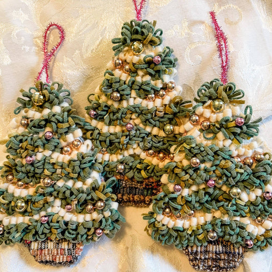 Winter Garden Cheery Tree - Hooked Rug Christmas Tree Decor