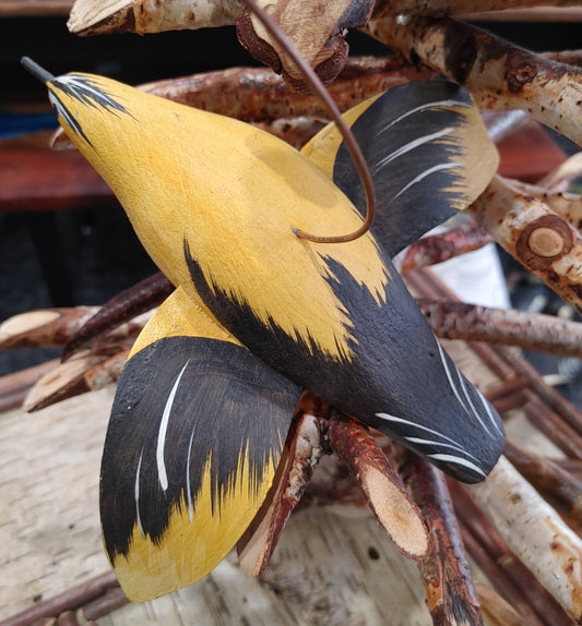 carved-goldfinch-wooden-hanging-flyer