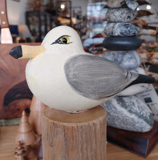 painted-seagull-bird-decor