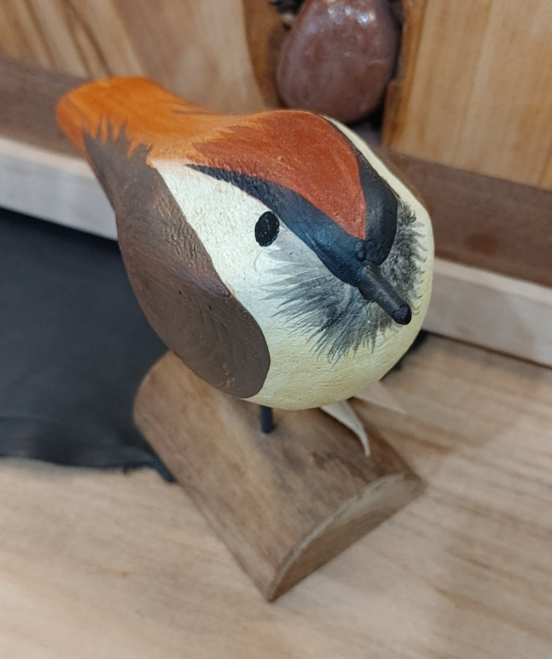 wood=carved-swamp-sparrow-bird-decor